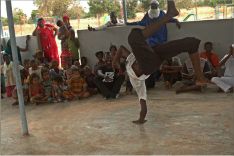 Dance workshop in Saag-Nioniogo camp © CDC La Termitière