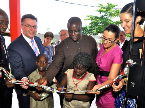 The inauguration of the first mini-library © AAD