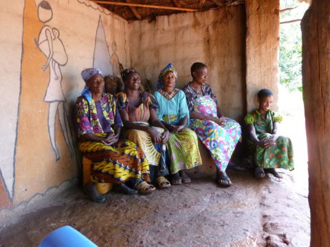 Women of the Makwacha village © AAD