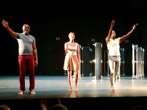 Salia Sanou et ses danseurs dans les fragments du spectacle 