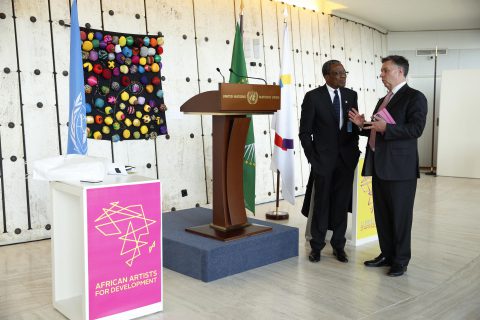Discussions entre Matthias Leridon et Jean-Marie Ehouzou (représentant permanent de l’Union africaine auprès des Nations Unies)