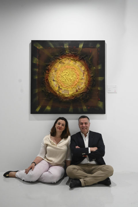 Gervanne et Matthias Leridon devant "African Sun" de Christine Chetty