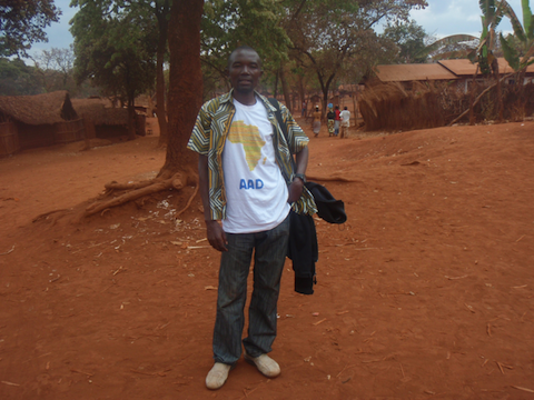 Aloyce Makonde dans le camp de réfugiés de Nyarugusu © Aloyce Makonde